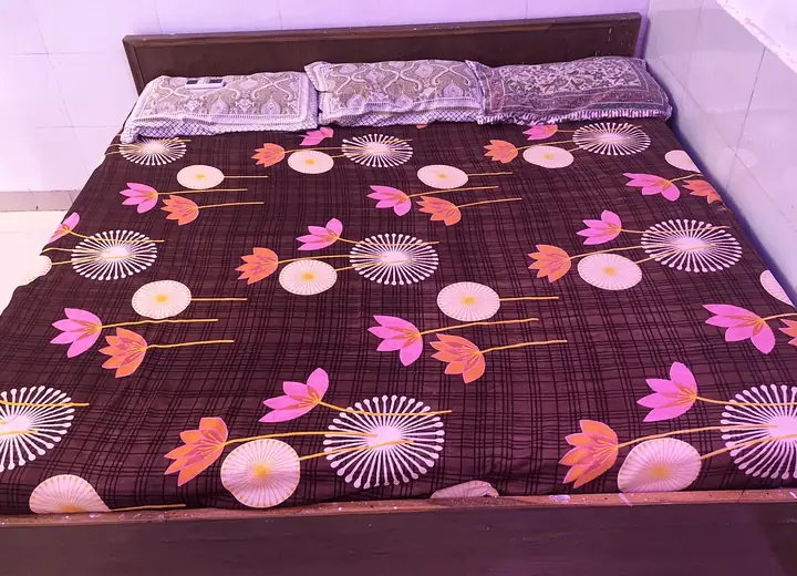 Room with AC and fan